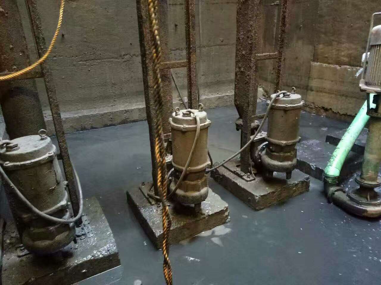 金寨污水池清理