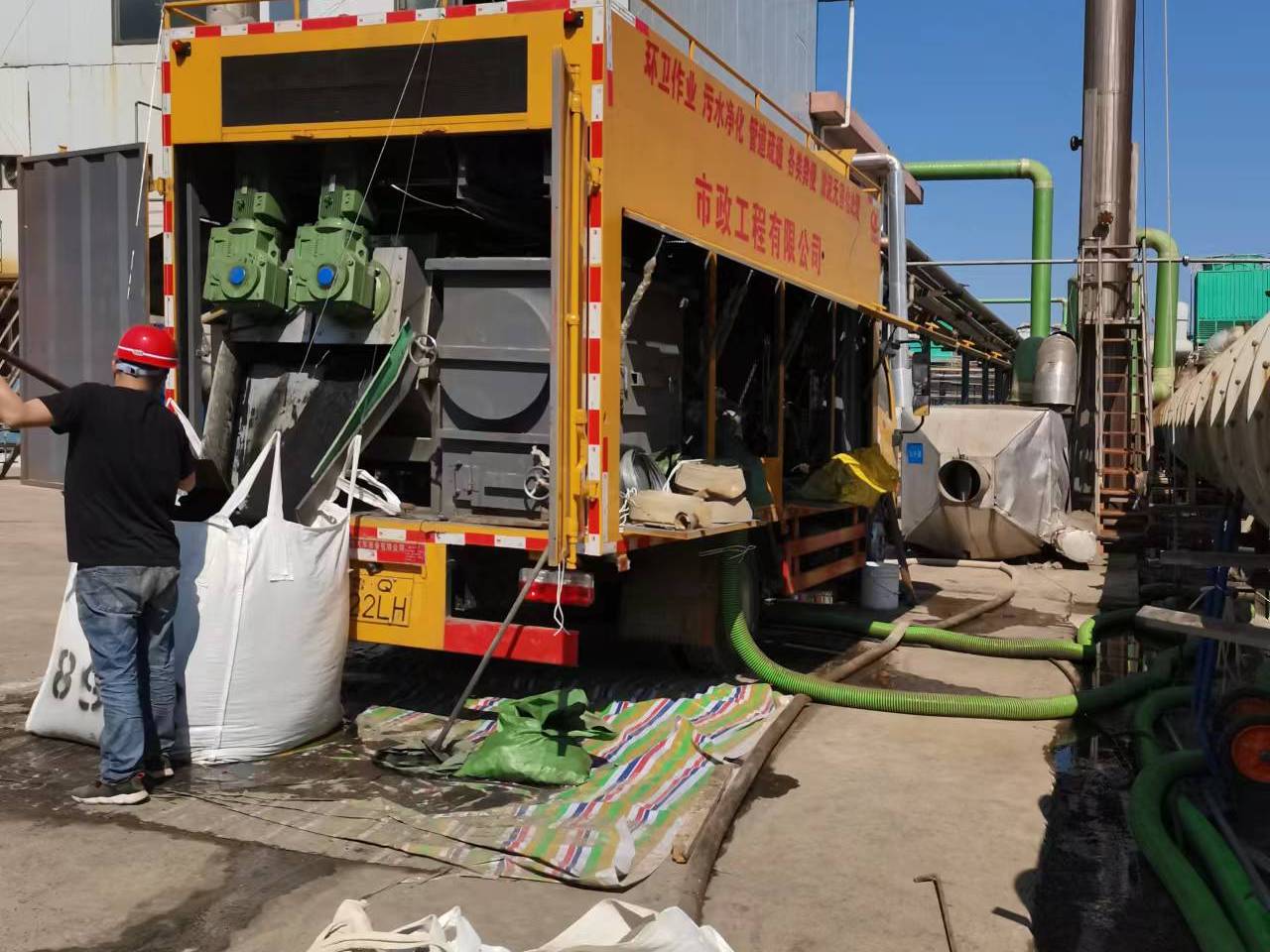 金寨淤泥压干处理